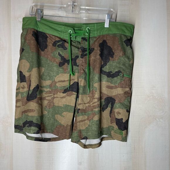 The North Face green camouflage swim trunks, size 36‎ - Picture 4 of 12
